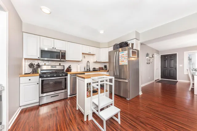 $315,000 | 237 Winchester Street, South Lyon, MI 48178