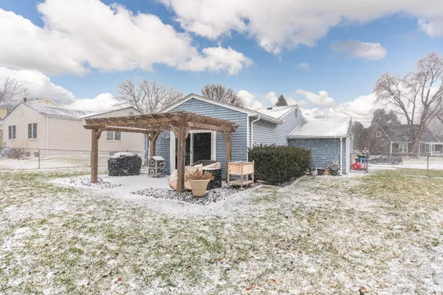 $315,000 | 237 Winchester Street, South Lyon, MI 48178