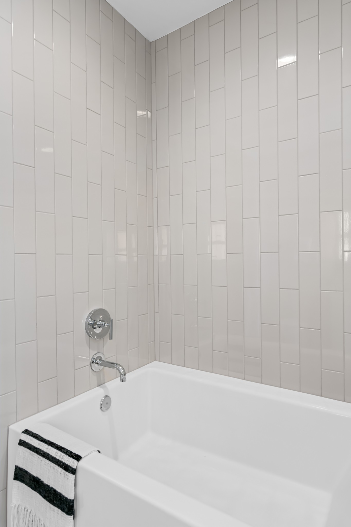 20 Rutledge Street, Unit 707 Nashville, TN 37210 - Photo 23 of 51 a bathroom with a bathtub
