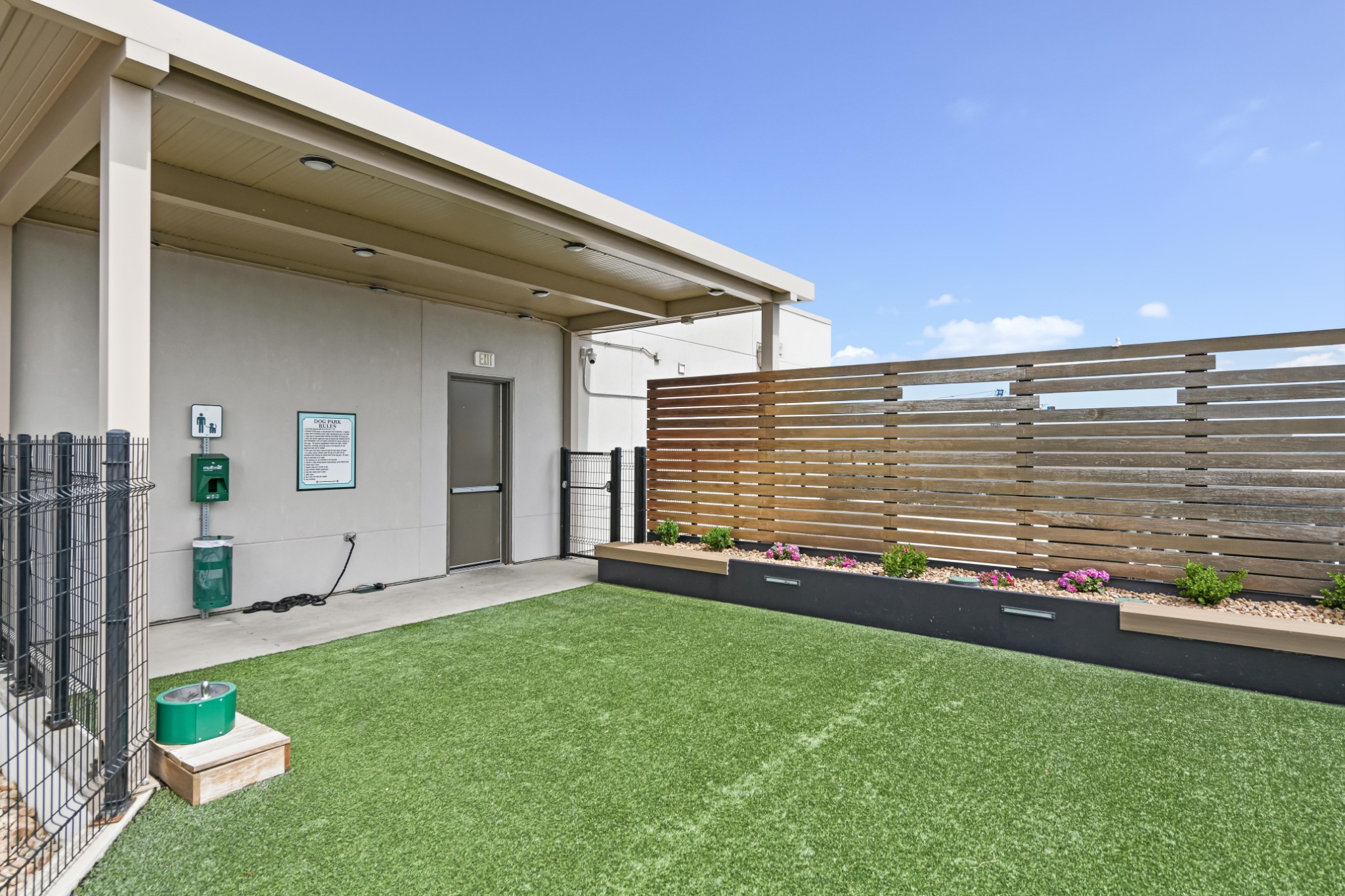 20 Rutledge Street, Unit 707 Nashville, TN 37210 - Photo 38 of 51 a view of a backyard with a garden