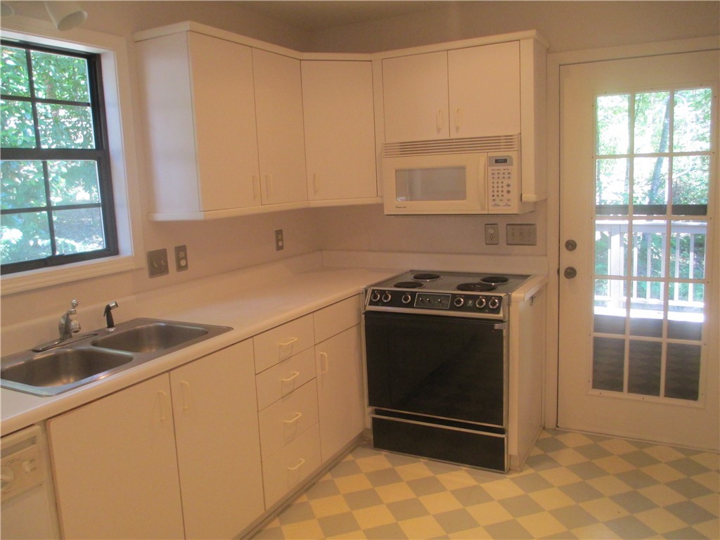 507 Sullivans Way Seneca, SC 29672 - Photo 6 of 19 Gallery Image 6