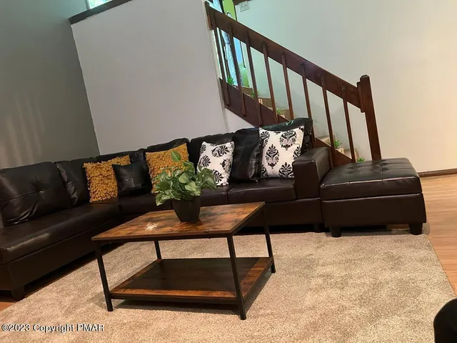 a view of entryway and stairs