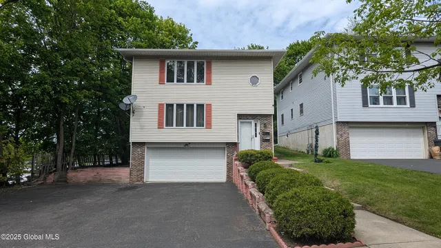 $1,500 | 821 Salina Street, Schenectady, NY 12308