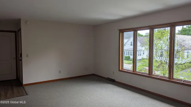 $1,500 | 821 Salina Street, Schenectady, NY 12308