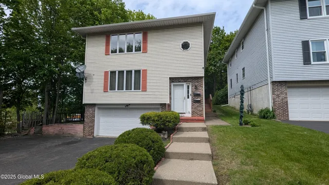 $1,500 | 821 Salina Street, Schenectady, NY 12308