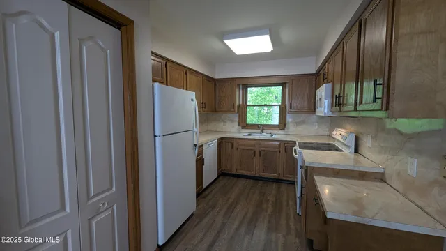 $1,500 | 821 Salina Street, Schenectady, NY 12308