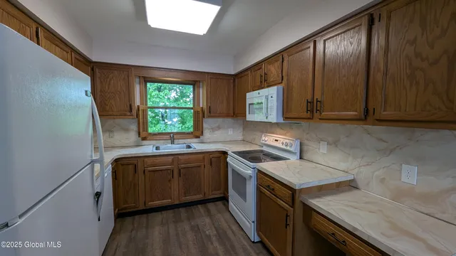 $1,500 | 821 Salina Street, Schenectady, NY 12308