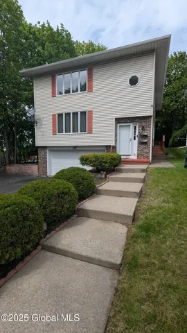 $1,500 | 821 Salina Street, Schenectady, NY 12308
