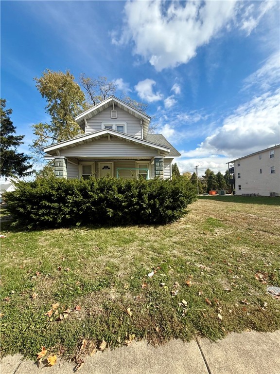 1609 9th Street Charleston, IL 61920 - Photo 1 of 6