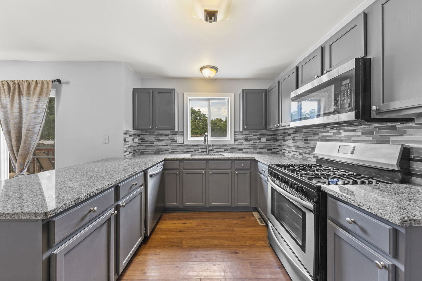 1009 Addleman Street Joliet, IL 60431 - Photo 11 of 38
