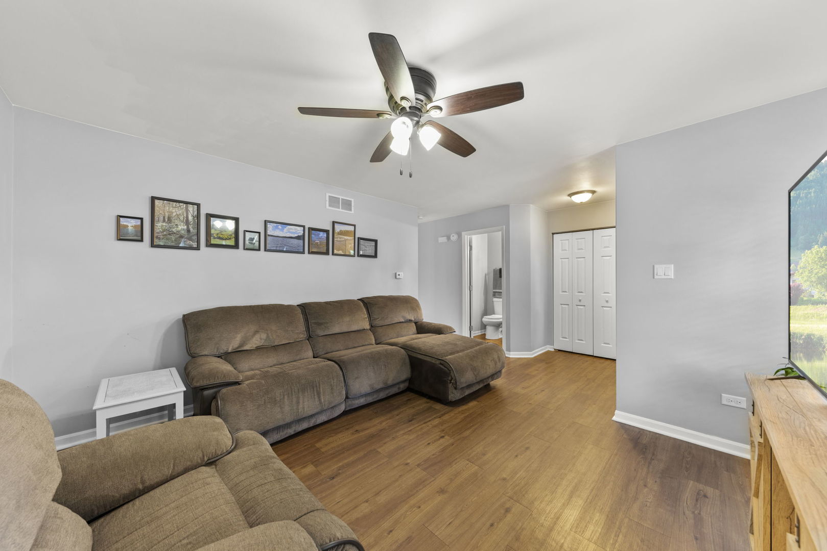 1009 Addleman Street Joliet, IL 60431 - Photo 3 of 38