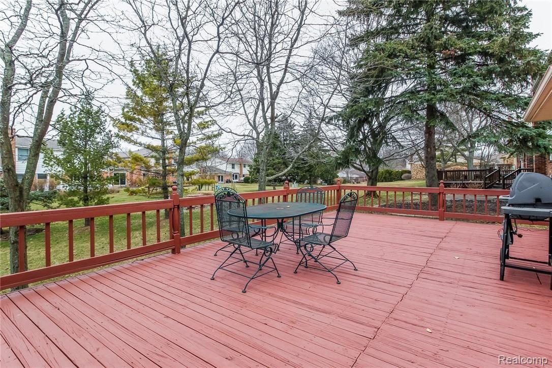 3353 Palm Aire Court Rochester, MI 48309 - Photo 36 of 43 038-Deck-5522980-medium.jpg
