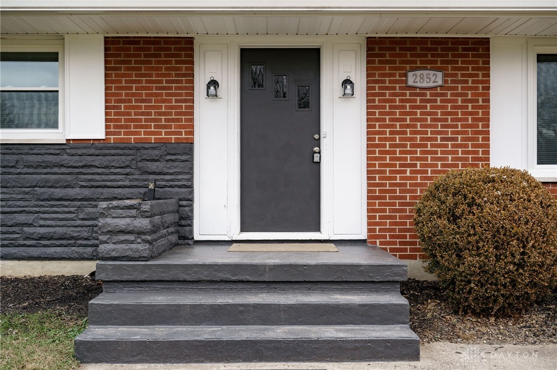 2852 Crone Road Dayton, OH 45434 - Photo 4 of 52