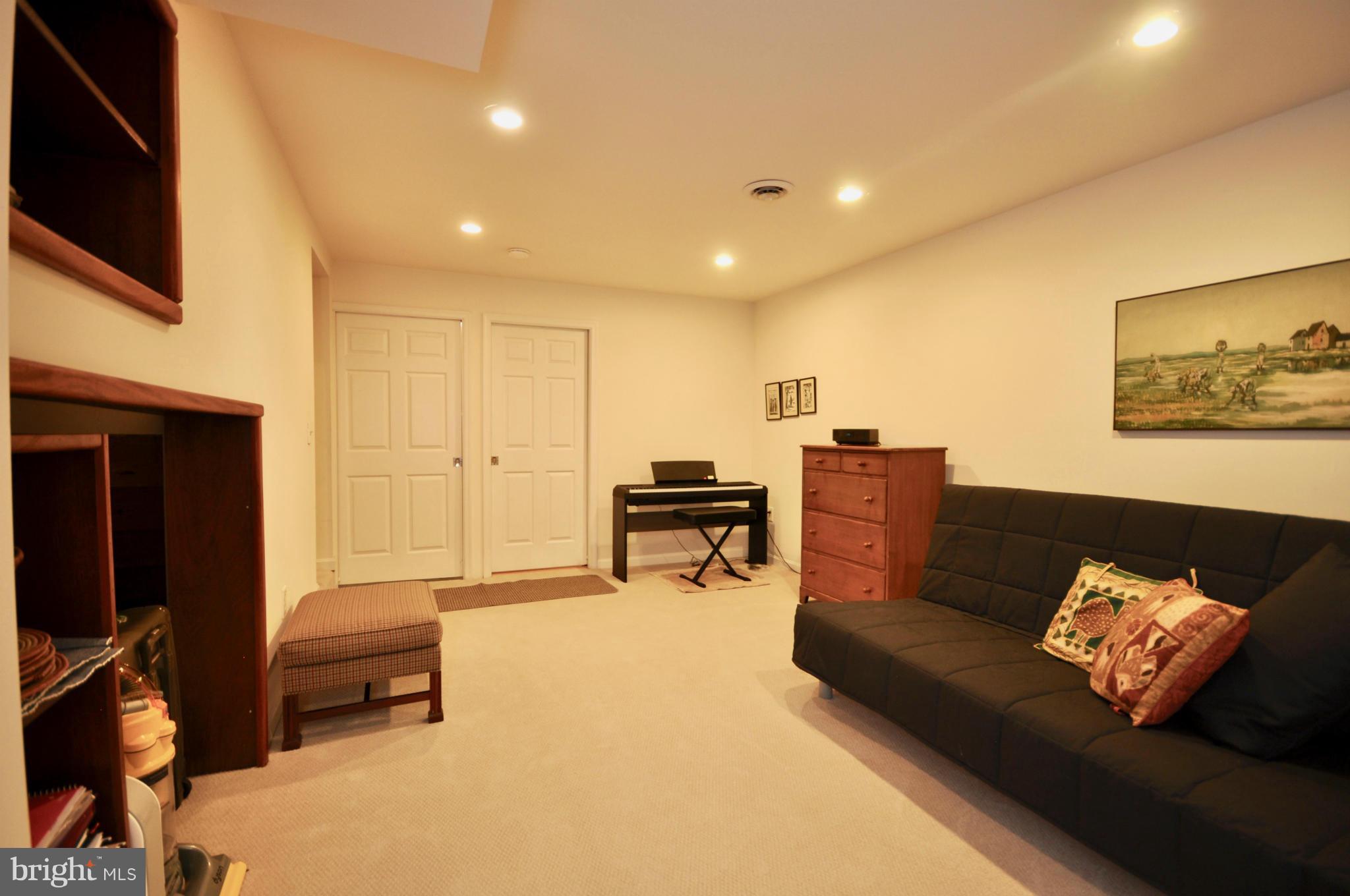 2822 Elliott Street Baltimore, MD 21224 - Photo 22 of 30 Recessed Lighting