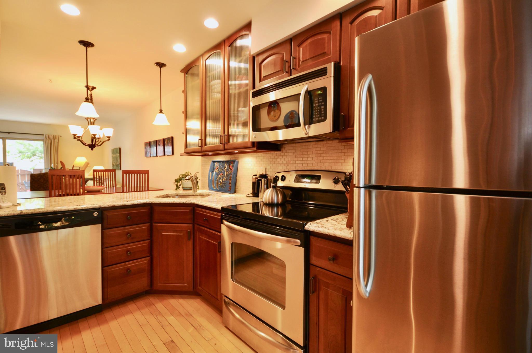 2822 Elliott Street Baltimore, MD 21224 - Photo 4 of 30 Stainless Appliances and Great Lighting