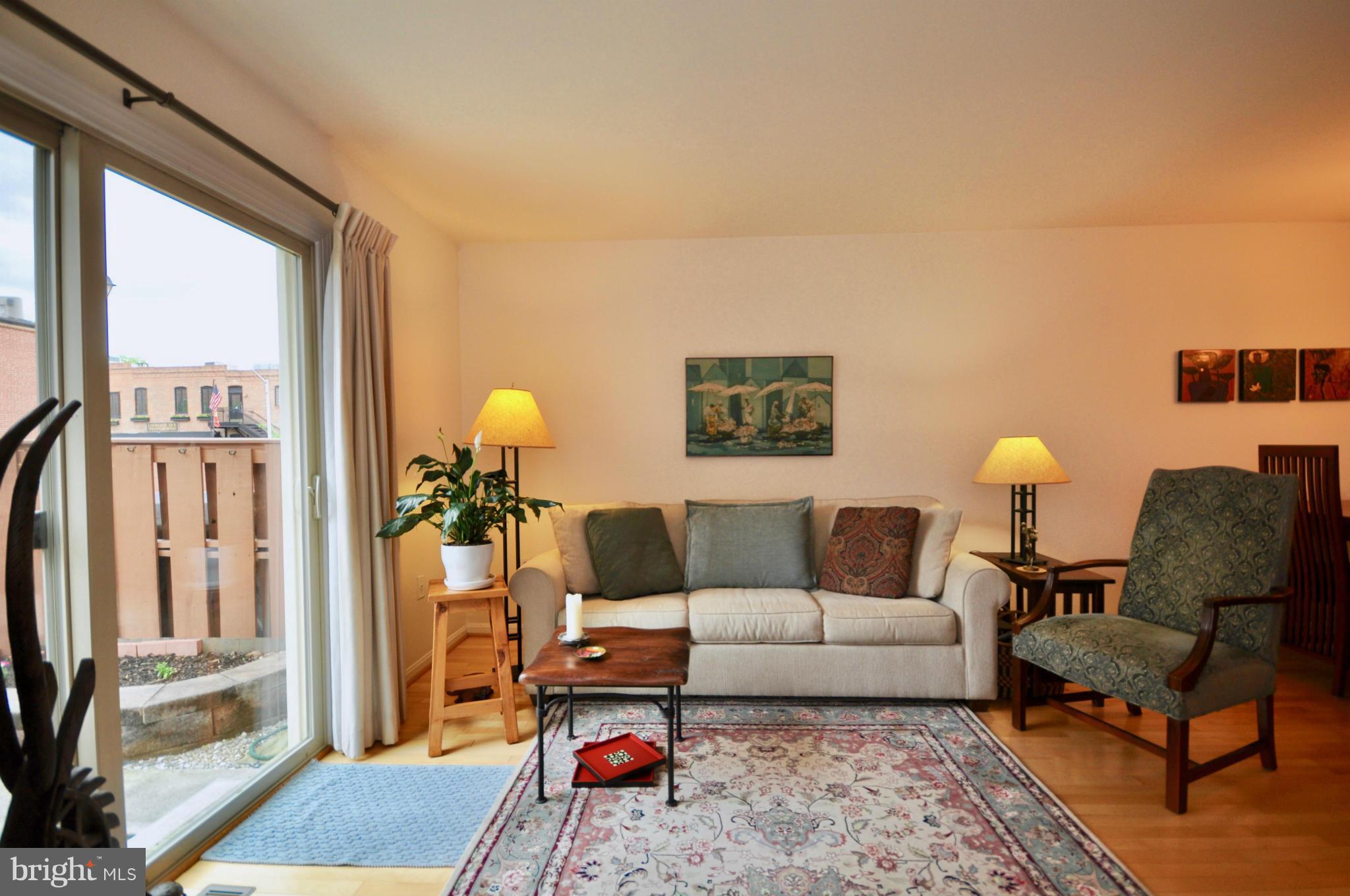 2822 Elliott Street Baltimore, MD 21224 - Photo 10 of 30 Living Room