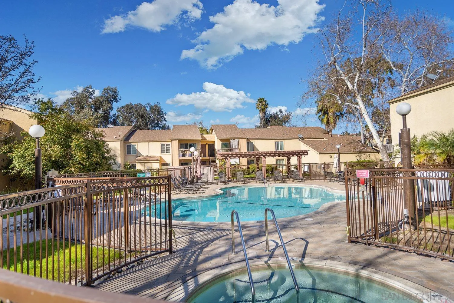 6052 Rancho Mission Road, Unit 408 San Diego, CA 92108 - Photo 20 of 36 a view of a patio with a table and chairs