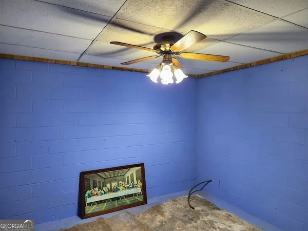 a view of a ceiling fan