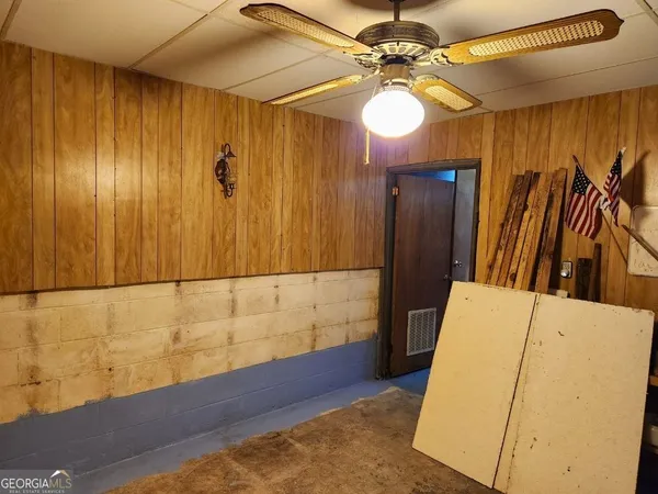 a view of walk in closet