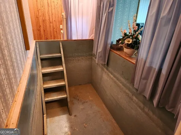 a view of walk in closet