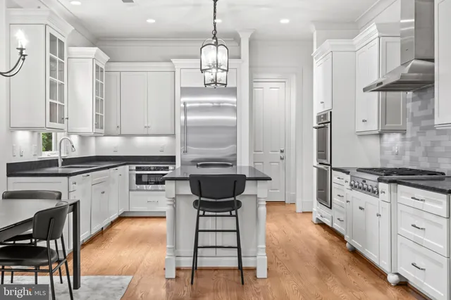 $2,300,000 | 4801 29th Street North, Arlington, VA 22207