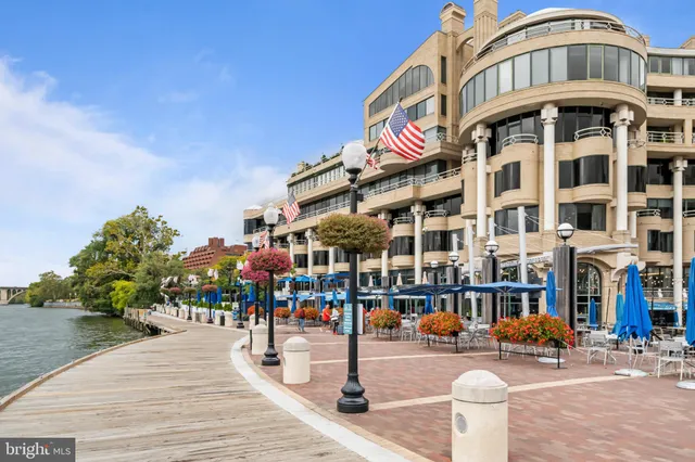 $2,300,000 | 4801 29th Street North, Arlington, VA 22207