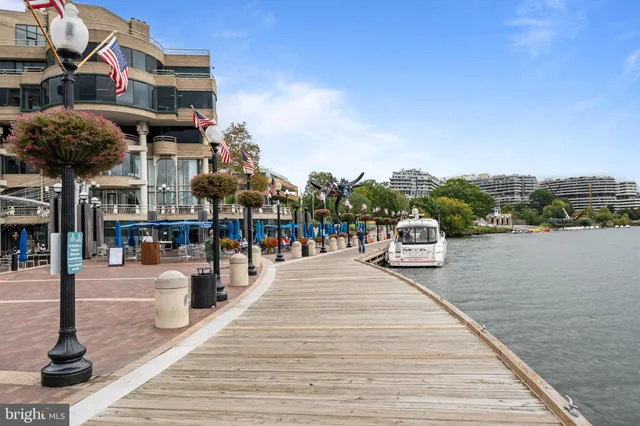 $2,300,000 | 4801 29th Street North, Arlington, VA 22207