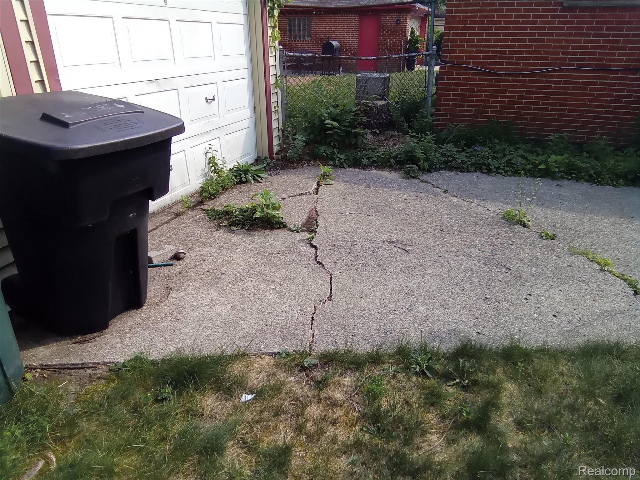 20264 Rutherford Street Detroit, MI 48235 - Photo 8 of 20 20210907_154946.jpg