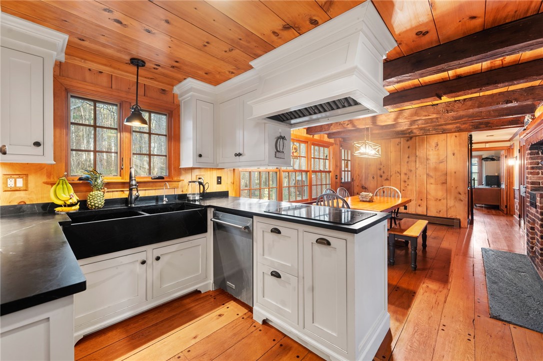 510 Reservoir Road Burrillville, RI 02859 - Photo 6 of 42