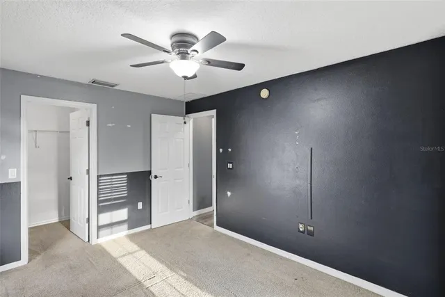 a view of a livingroom with a ceiling fan