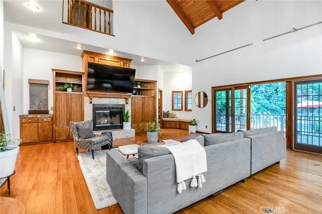 $829,000 | 3735 West Woodside Avenue, Visalia, CA 93291