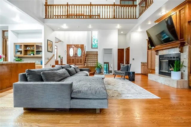 $829,000 | 3735 West Woodside Avenue, Visalia, CA 93291