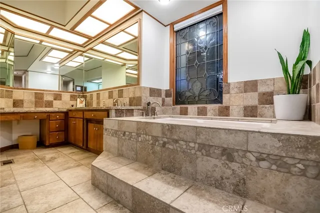 $829,000 | 3735 West Woodside Avenue, Visalia, CA 93291