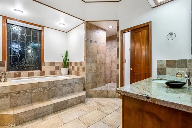 $829,000 | 3735 West Woodside Avenue, Visalia, CA 93291