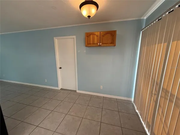 a view of a livingroom with an entryway