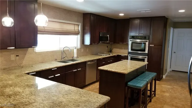 $3,500 | 7015 West El Parque Avenue, Las Vegas, NV 89117