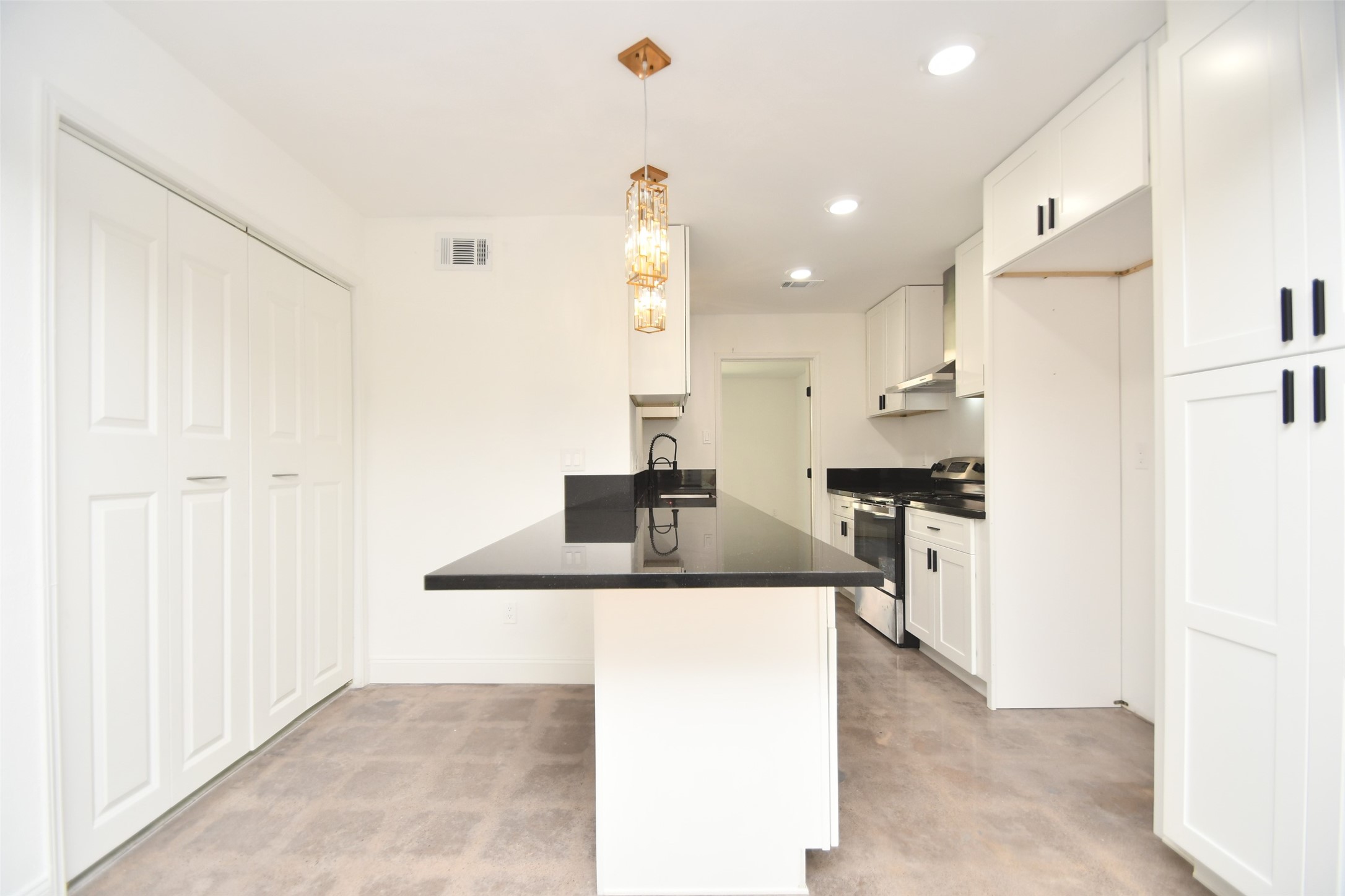5801 Lumberdale Road, Unit 120 Houston, TX 77092 - Photo 18 of 45 a kitchen with kitchen island a counter top space a sink and a refrigerator