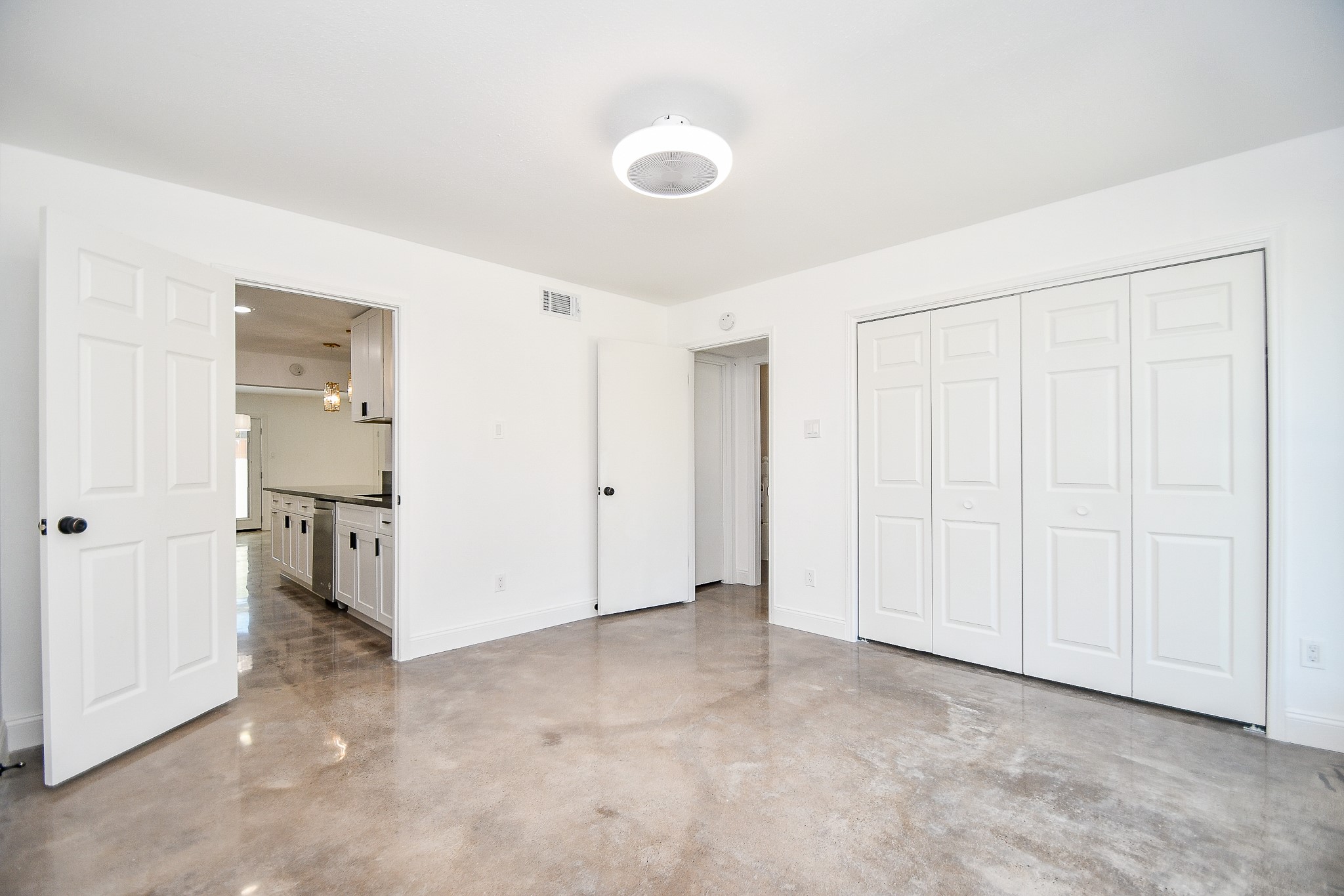 5801 Lumberdale Road, Unit 120 Houston, TX 77092 - Photo 23 of 45 a view of an empty room