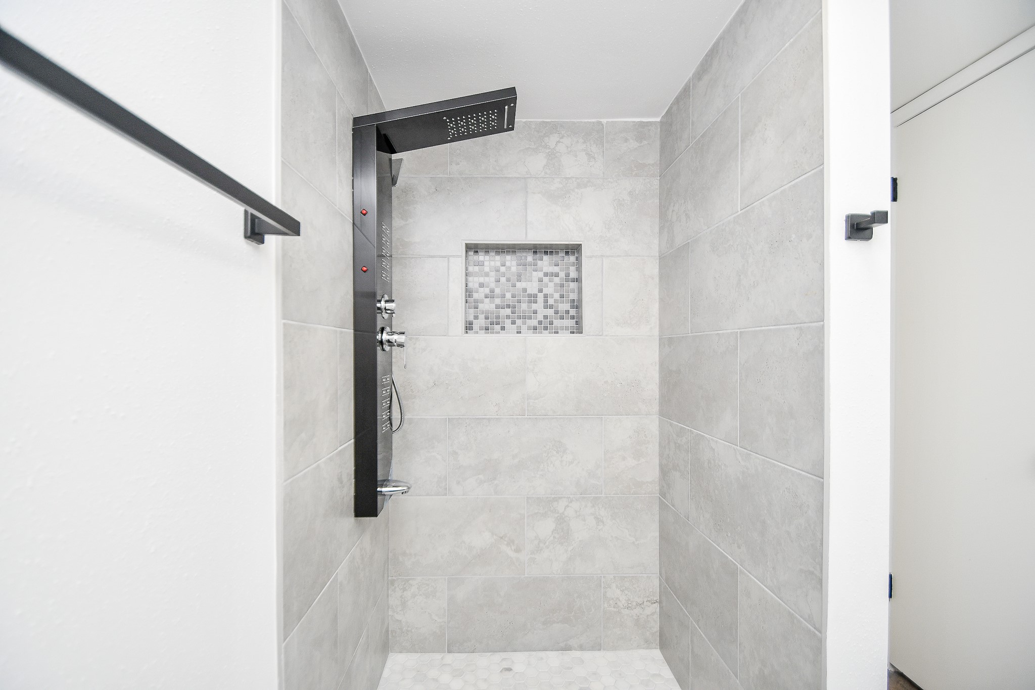 5801 Lumberdale Road, Unit 120 Houston, TX 77092 - Photo 25 of 45 a bathroom with a shower