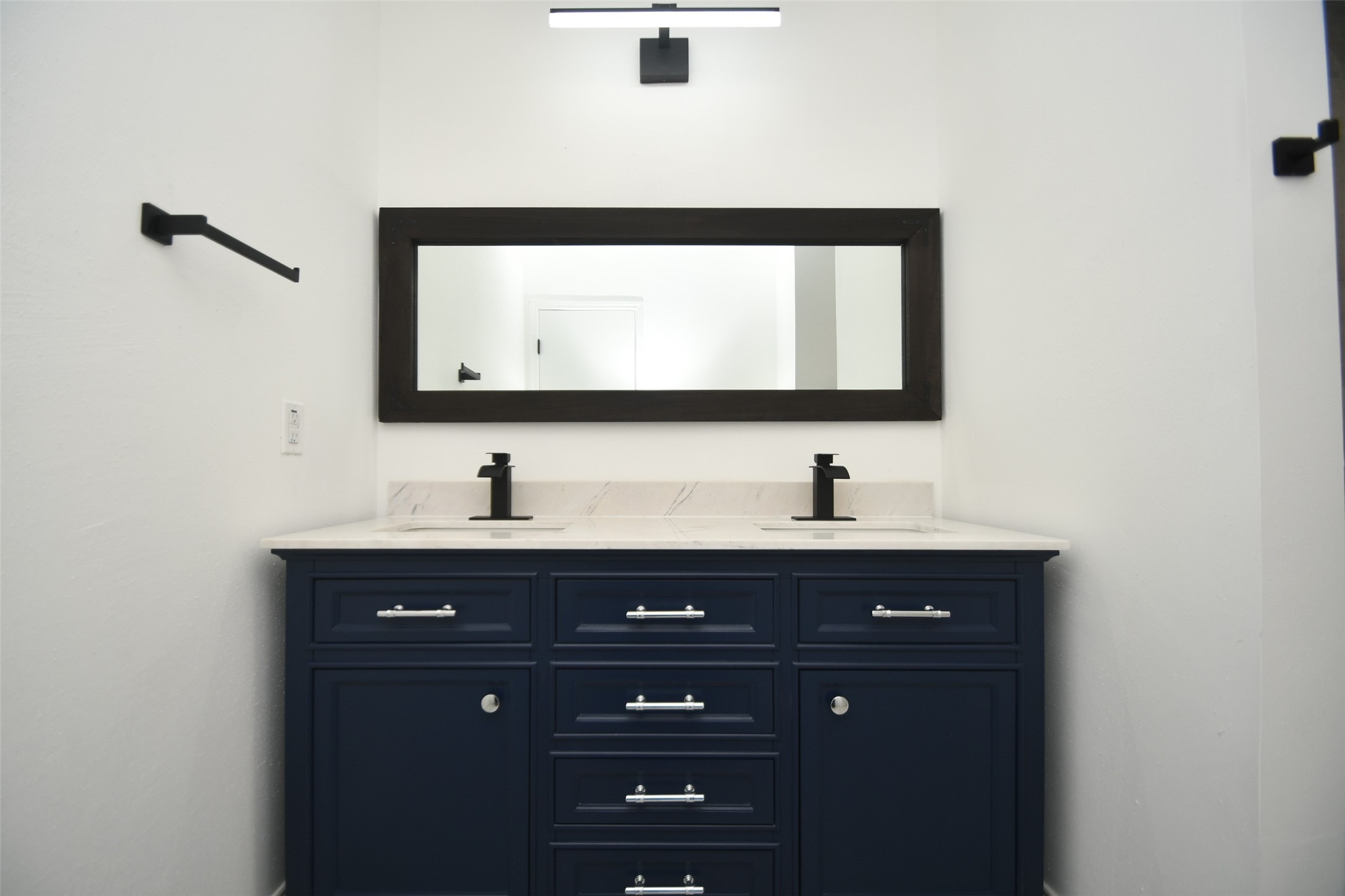 5801 Lumberdale Road, Unit 120 Houston, TX 77092 - Photo 30 of 45 a bathroom with a sink and a mirror