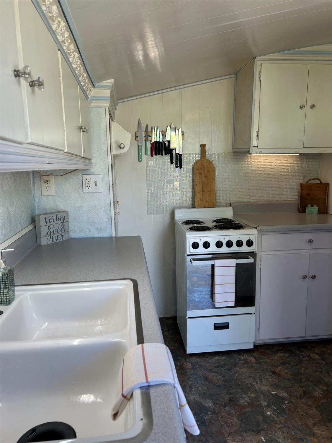 3085 Texerna Court Placerville, CA 95667 - Photo 11 of 39 a kitchen with stainless steel appliances granite countertop a stove a sink and a refrigerator