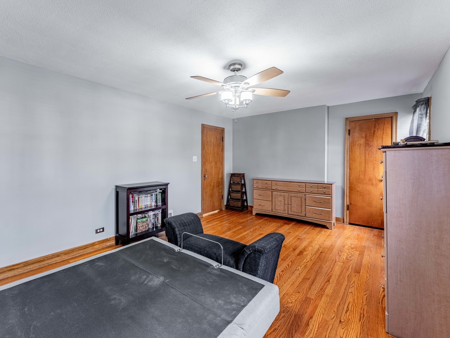 3519 Ridgeland Avenue Berwyn, IL 60402 - Photo 11 of 29 a living room with furniture and a chandelier