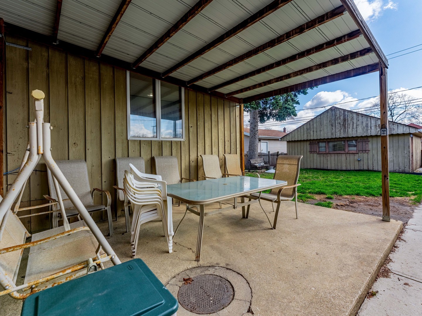 3519 Ridgeland Avenue Berwyn, IL 60402 - Photo 19 of 29 a view of a patio with a table and chairs