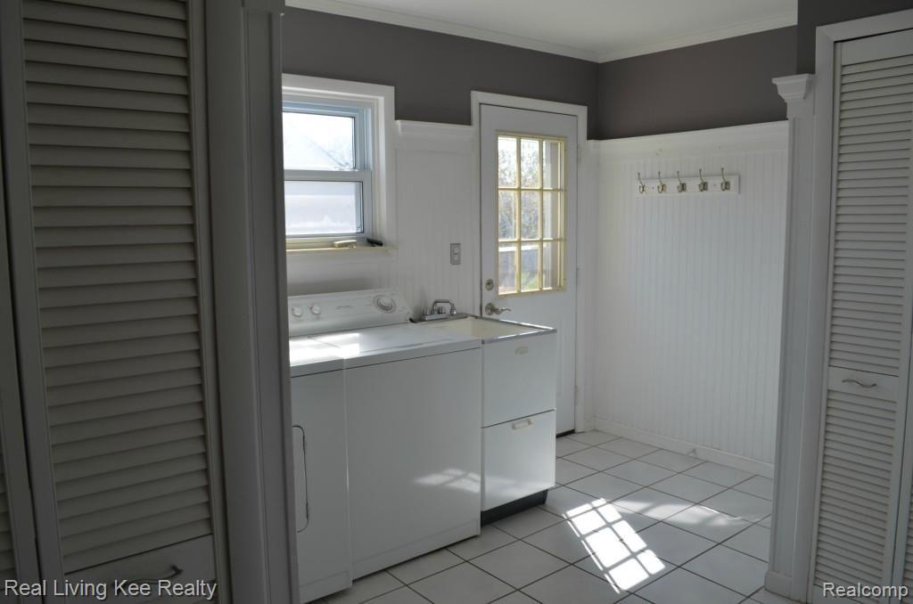 2694 Kenmore Road Berkley, MI 48072 - Photo 18 of 24 laundry room.jpg