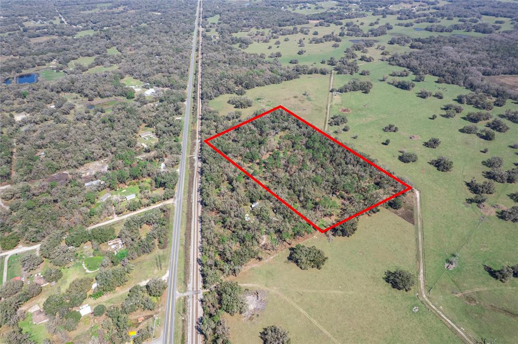 301 South St Webster Webster, FL 33597 - Photo 11 of 12 a view of a bathtub in a bathroom