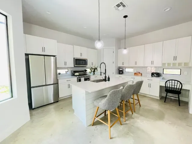 $4,500 | 2009 Canterbury Street, Unit 1, Austin, TX 78702