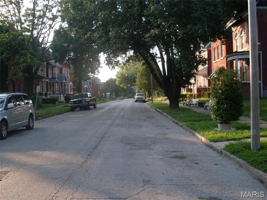 3237 Barrett Street St. Louis, MO 63107 - Photo 2 of 39