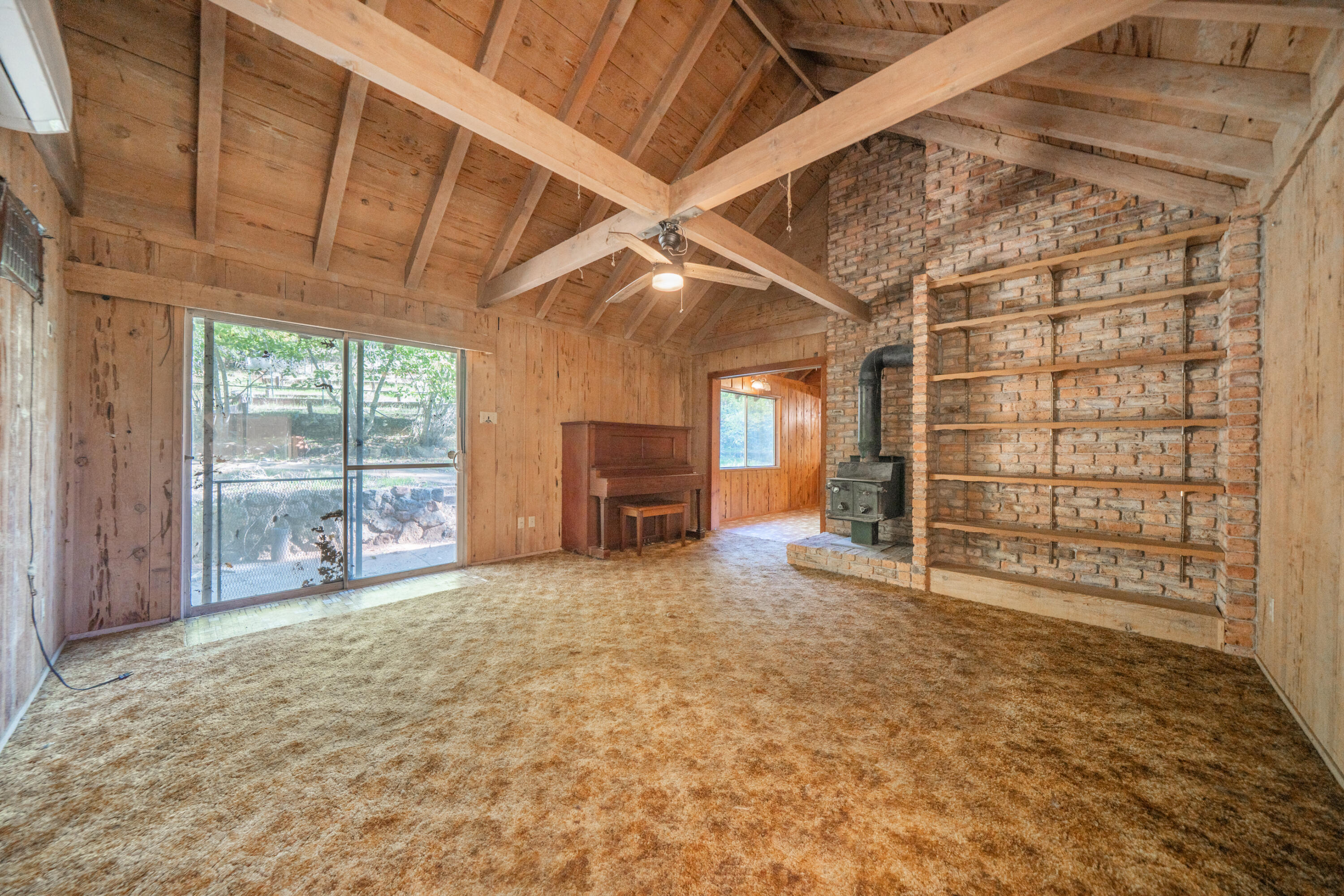 20389 Our Road Lakehead, CA 96051 - Photo 5 of 92 LIVING ROOM