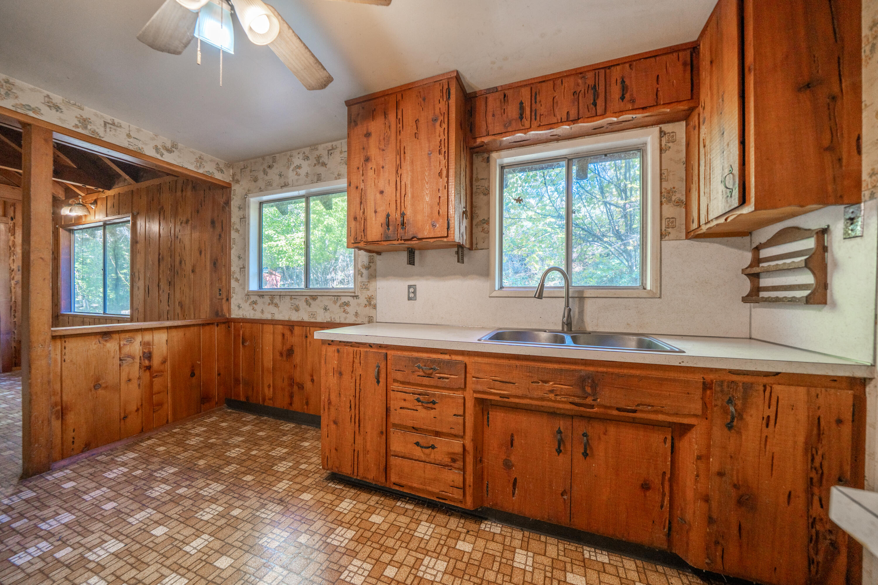 20389 Our Road Lakehead, CA 96051 - Photo 55 of 92 BREAKFAST NOOK