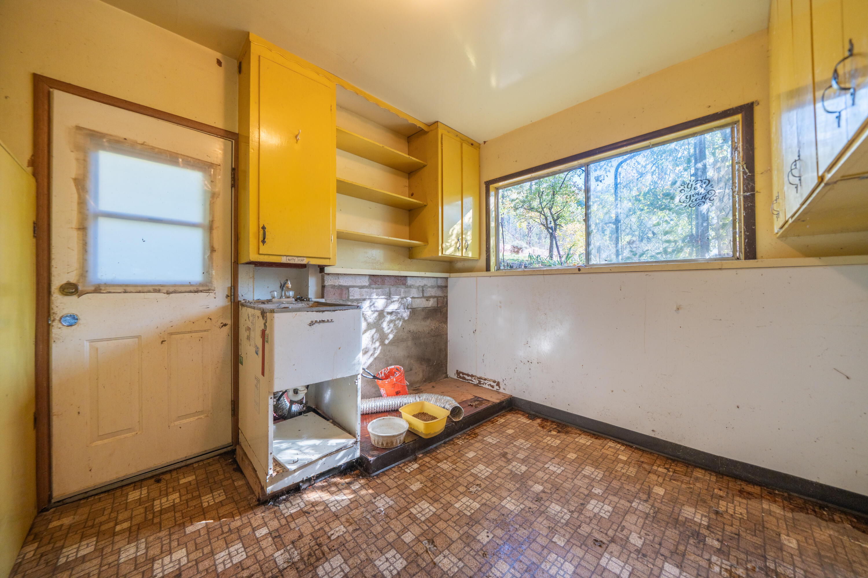 20389 Our Road Lakehead, CA 96051 - Photo 58 of 92 MUD ROOM